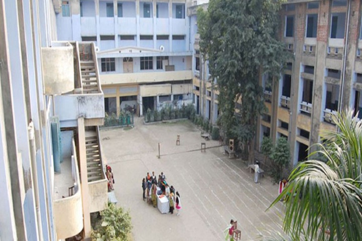 https://cache.careers360.mobi/media/colleges/social-media/media-gallery/13649/2020/2/1/College overview of Guru Nanak Girls PG College Kanpur_Campus-view.jpg